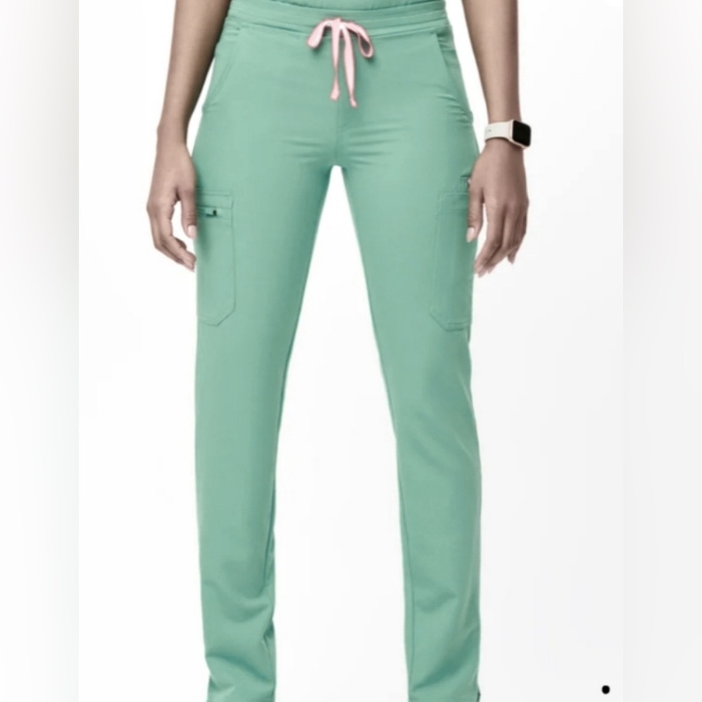 FIGS Jade Yola Skinny Scrub Pants & Catrina Top